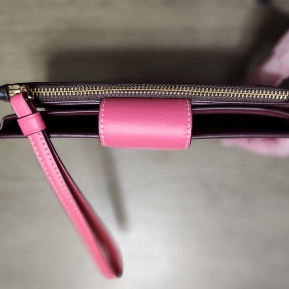 Coach Wallet Signature Color Block
Brown/Watermelon. Excellent condition. - Picture 2 of 5